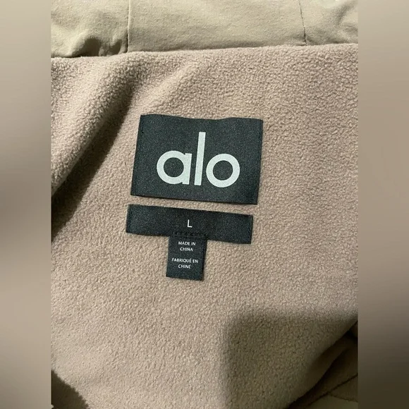 ALO Yoga NWT Cropped Mountain Peak Full Zip hoodie Jacket Mushroom Color Size L